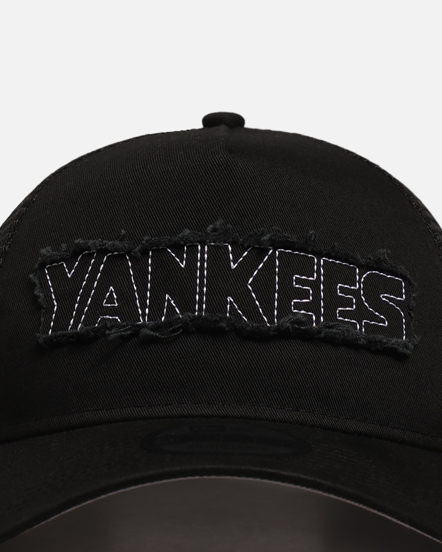 New Era New York Yankees 'Distressed' 9FORTY A-Frame Trucker Snapback Black/White